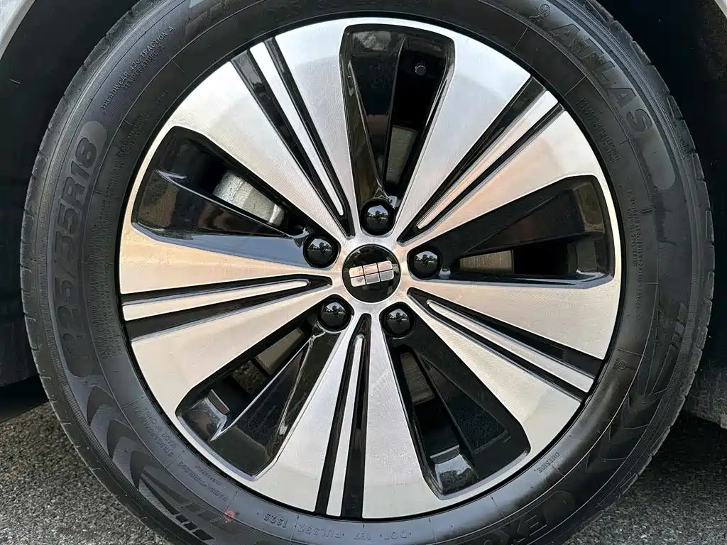 Geely Galaxy Galaxy A7 2025 EM-i 150km Long Voyage Edition фото 17