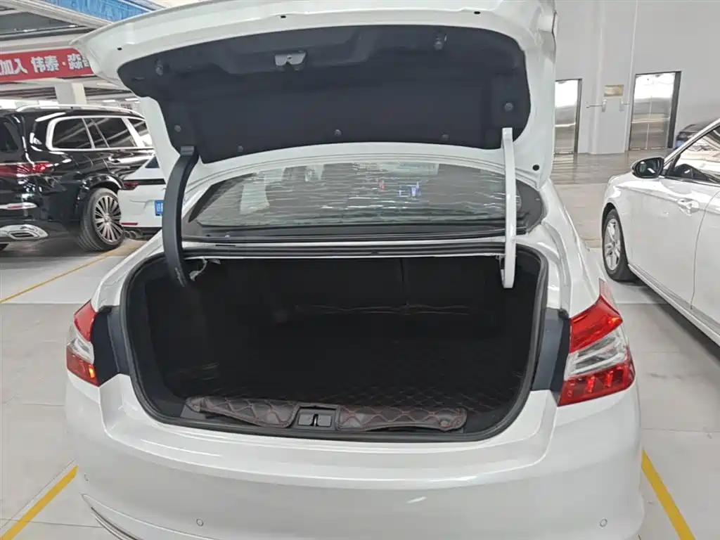 Peugeot 408 2016 1.6T Automatic Luxury Edition фото 19