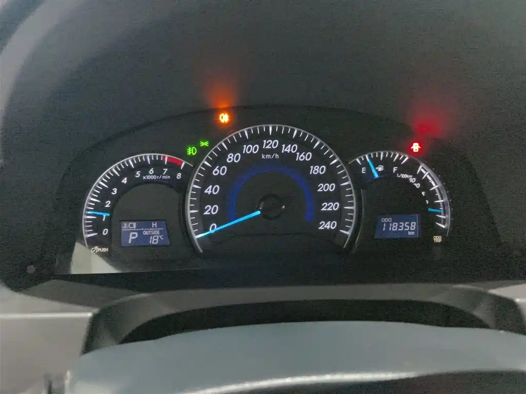 Toyota Camry 2016 2.0G 10th Anniversary Leading Edition фото 8