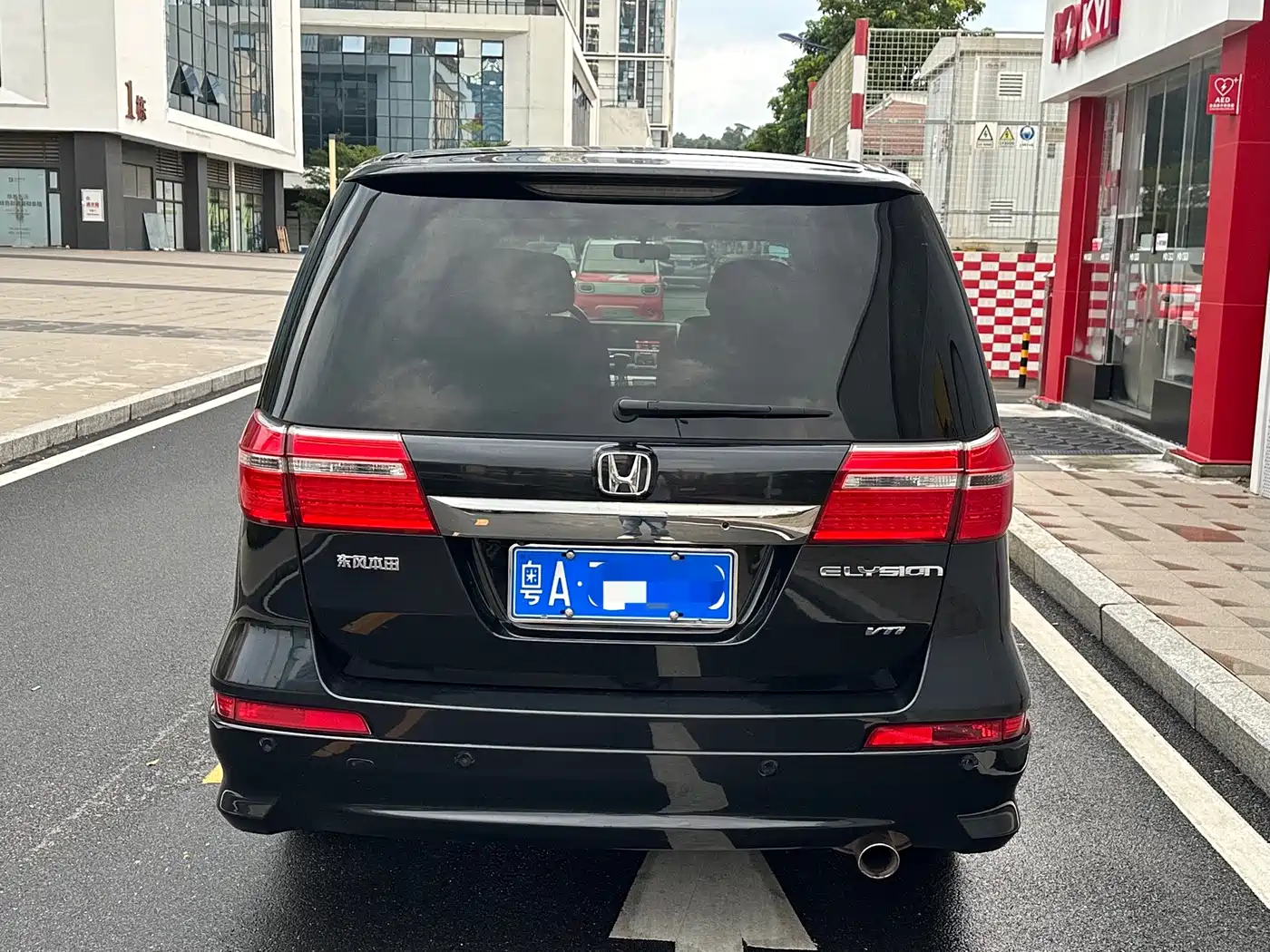Фото 3 - Honda Elysion
