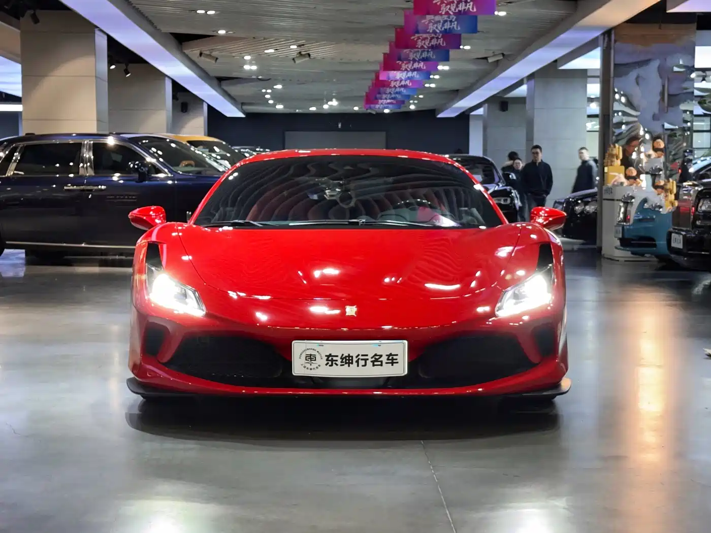 FERRARI F8