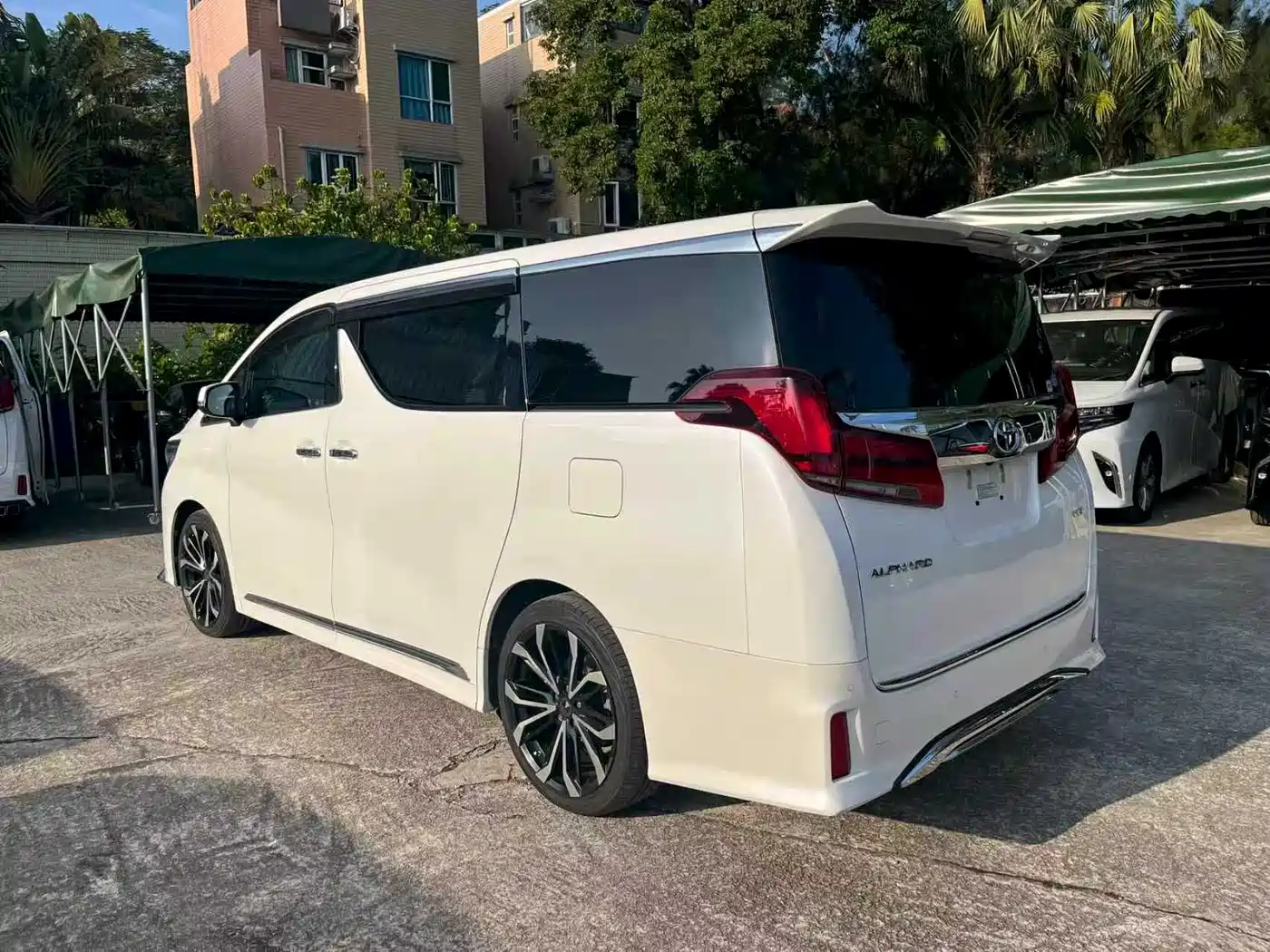 Toyota Alphard 2015 3.5L Luxury Edition фото 3