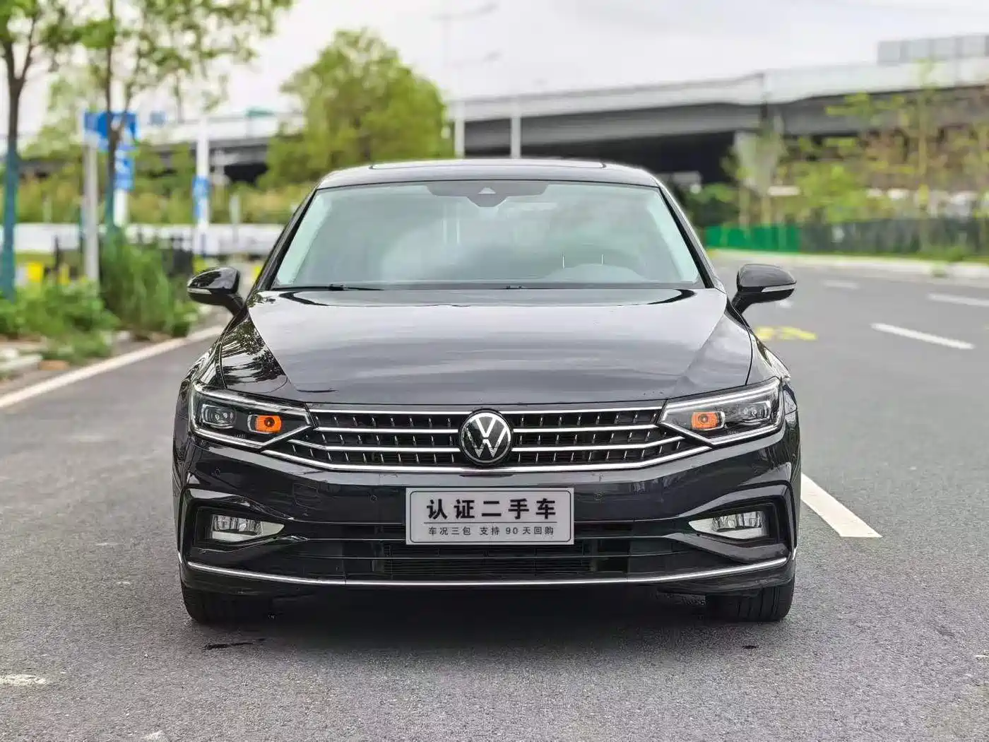 Volkswagen Magotan 2023 Model 2 Million Commemorative Edition 330TSI DSG Luxury фото 2
