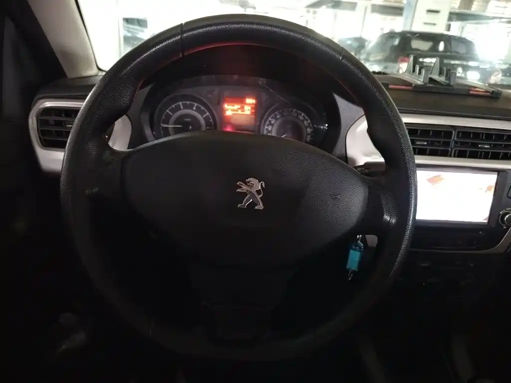 Peugeot 301 2016 1.6L Manual Comfort Edition фото 11