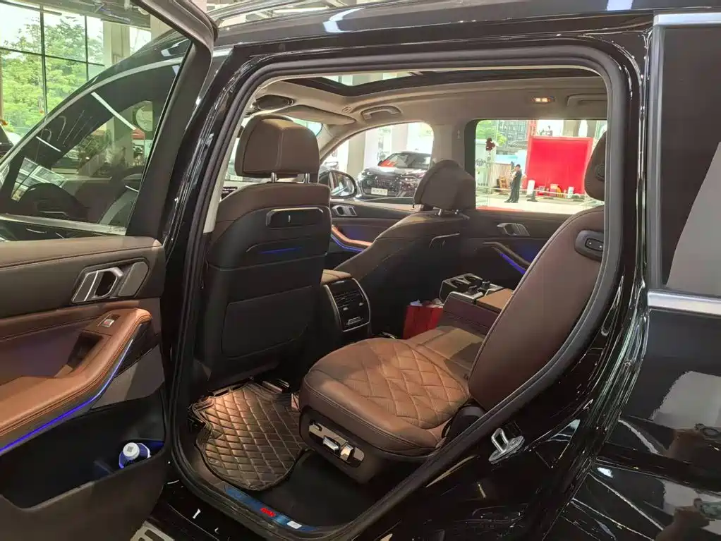 BMW X7 2025 2024 xDrive40i Leading Luxury Package