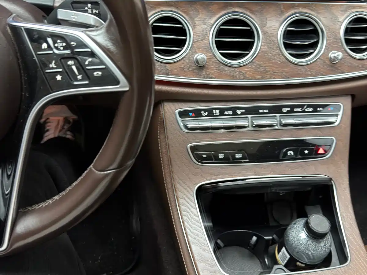 MERCEDES-BENZ E CLASS