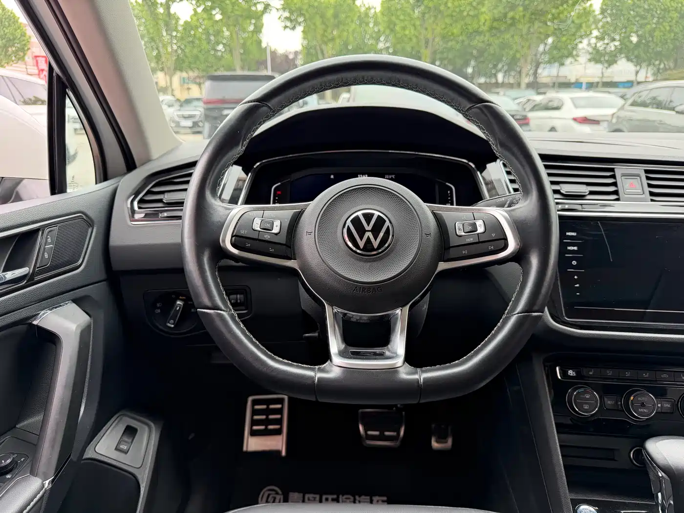 Volkswagen Tiguan L 2021 330TSI Automatic 2WD R-Line Premium фото 10