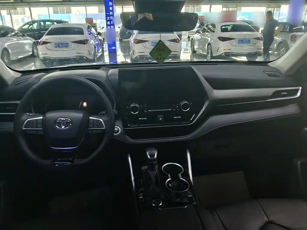 TOYOTA HIGHLANDER