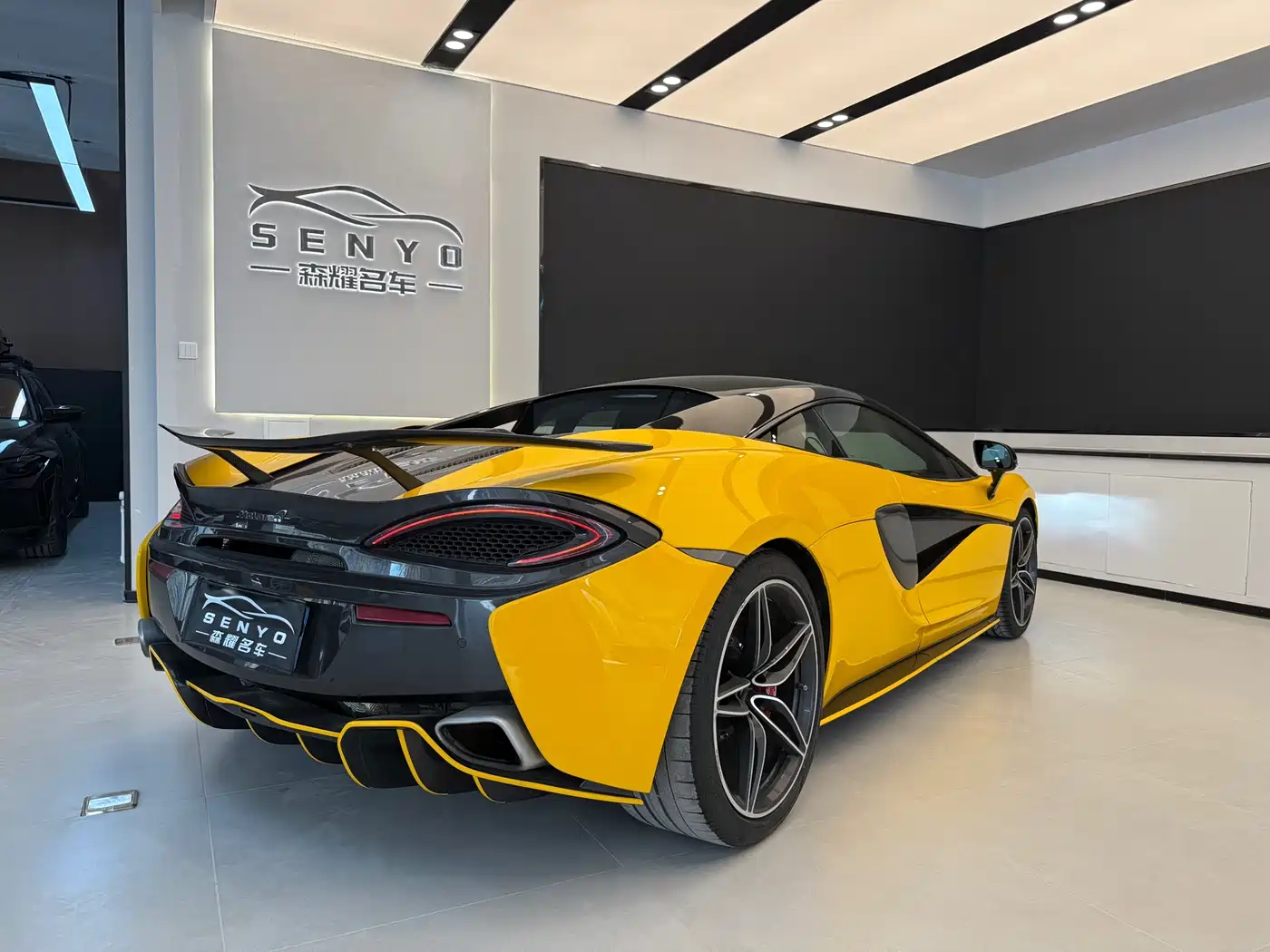 McLaren 570 2015 570S 3.8T Coupe фото 4