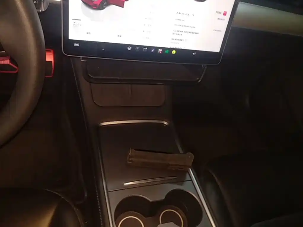 Фото 14 - Tesla Model 3