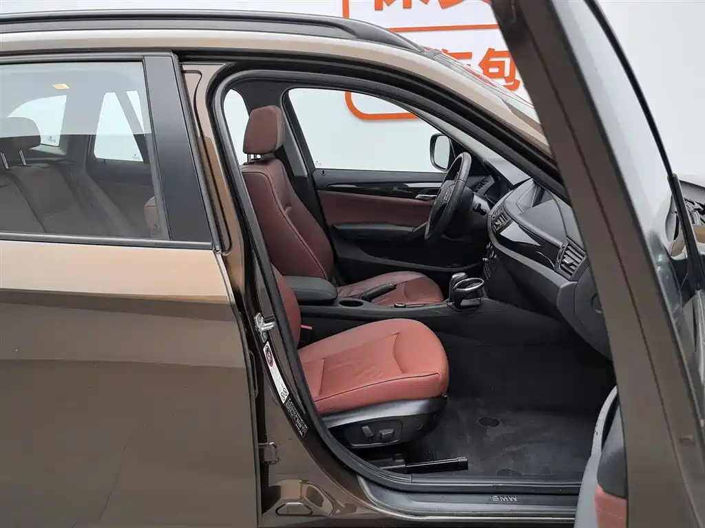 BMW X1 (Import) 2010 sDrive18i Luxury Model фото 23