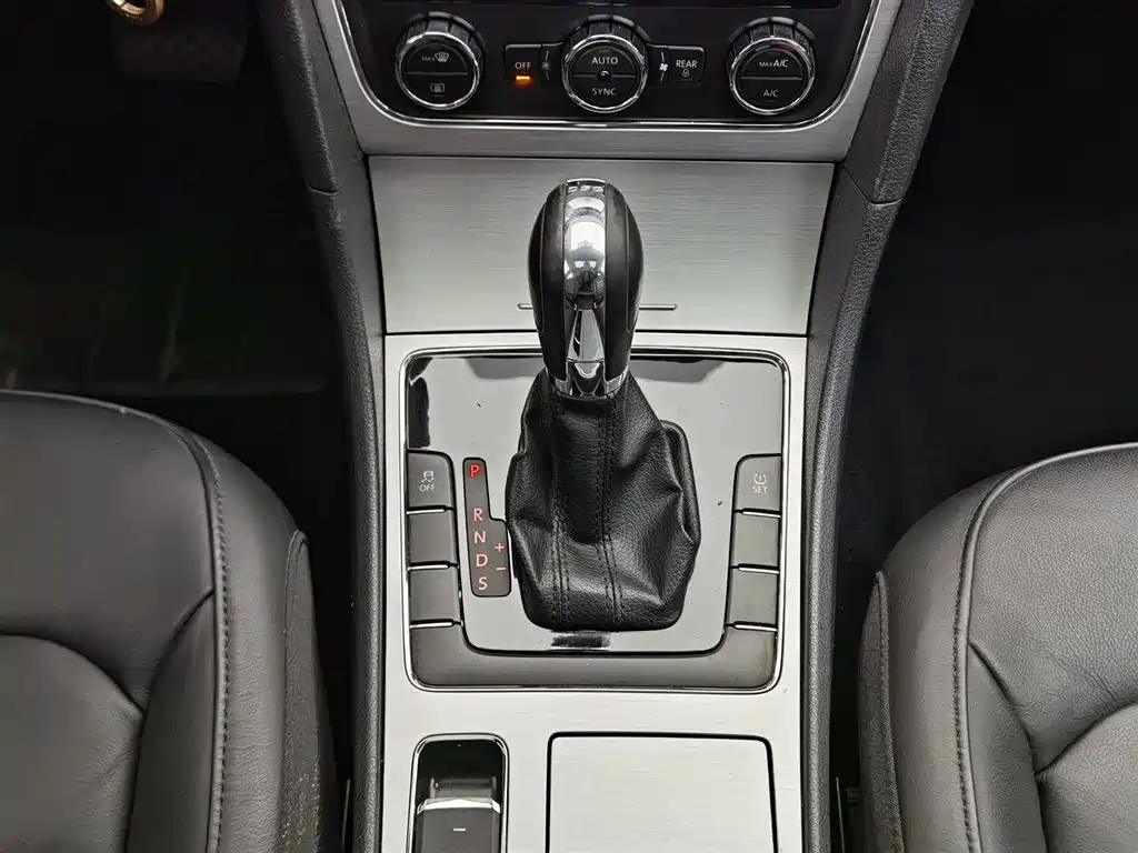 Volkswagen Passat 2014 1.4TSI DSG Luxury Edition фото 13