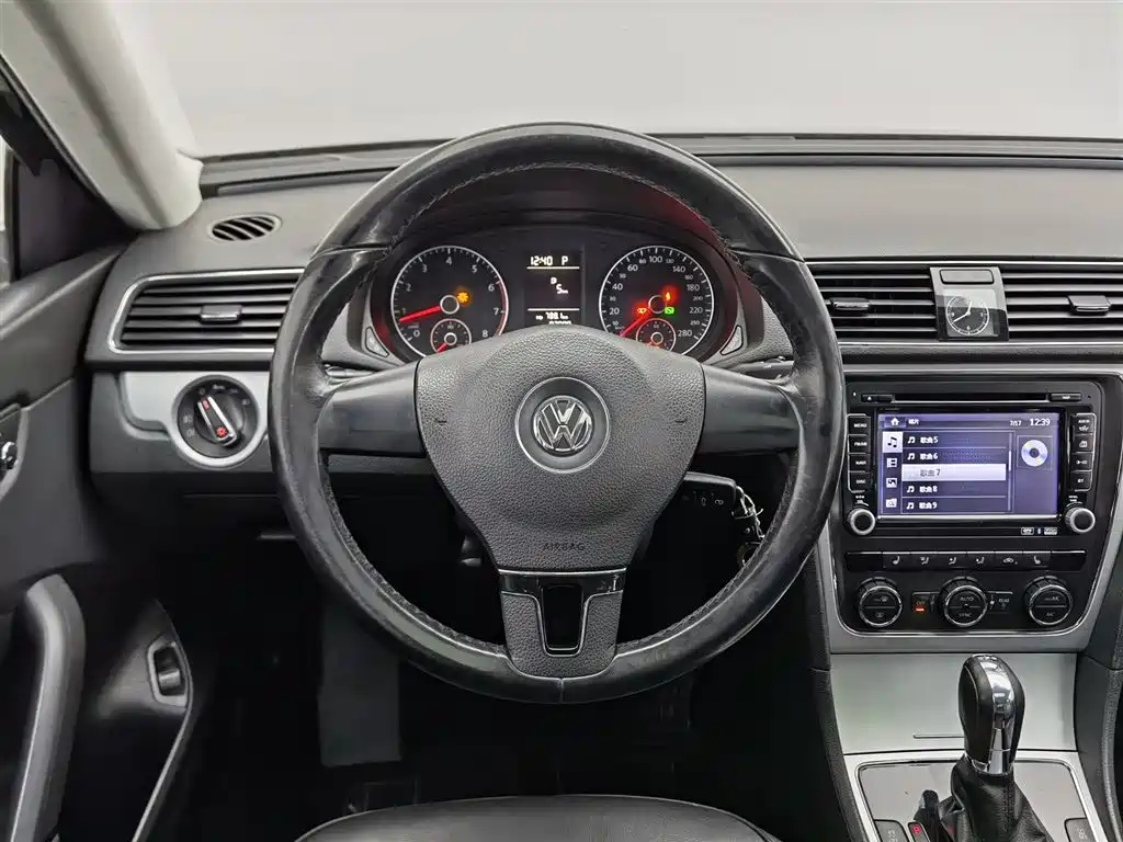 Volkswagen Passat 2014 1.4TSI DSG Luxury Edition фото 11