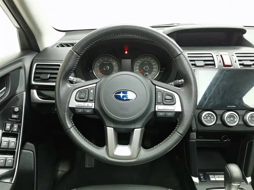 Subaru Forester 2016 2.0i Luxury Navigation Edition фото 11