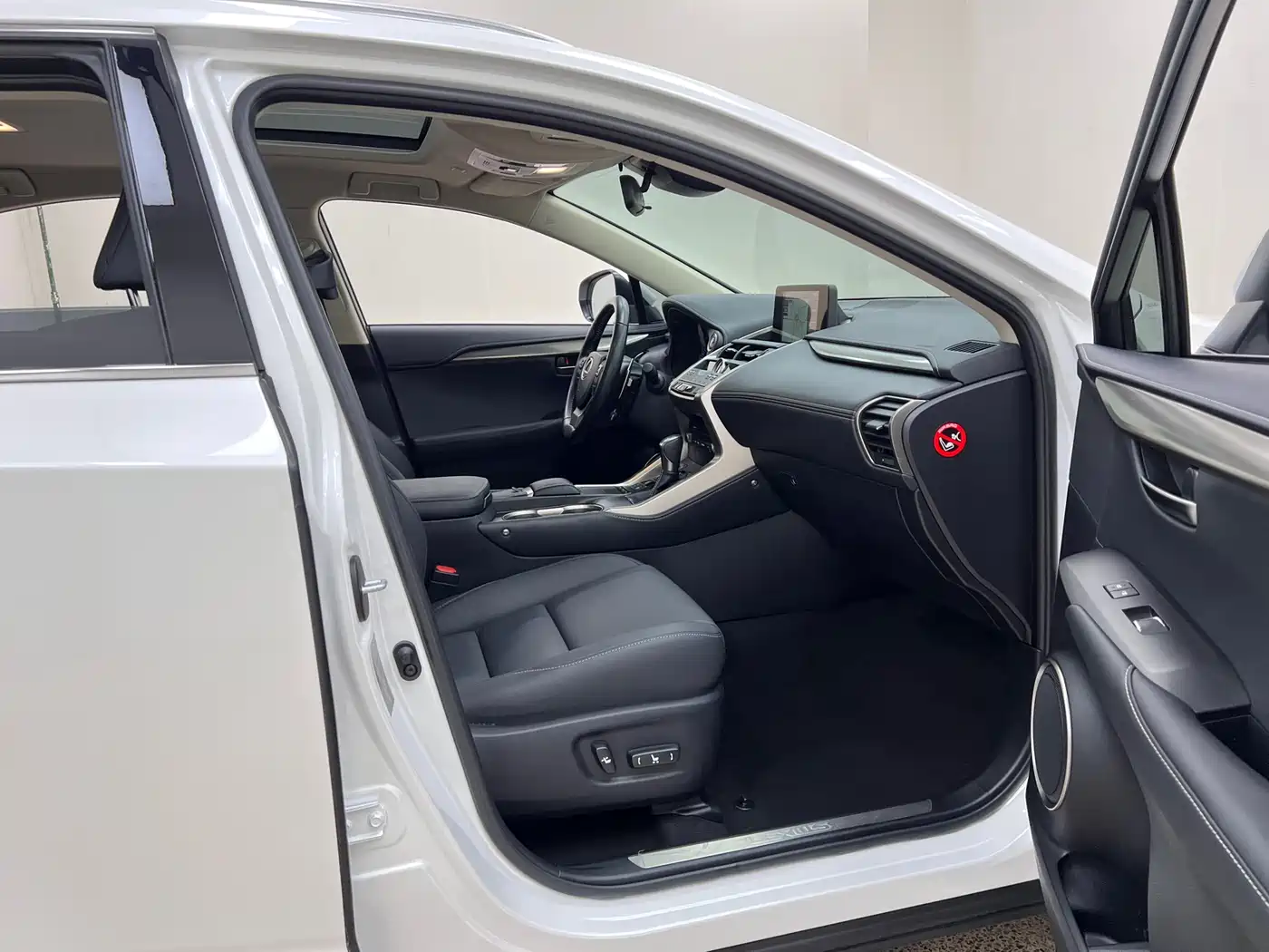Lexus NX 2020 300h FWD F Sport China VI фото 33