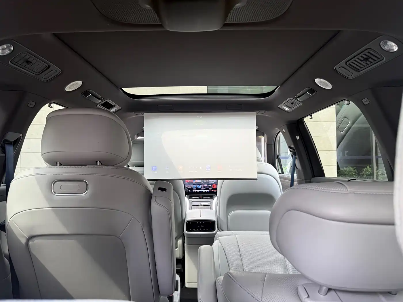 AITO Wenjie AITO M9 2024 Extended Range Ultra 42kWh 6-Seater фото 17