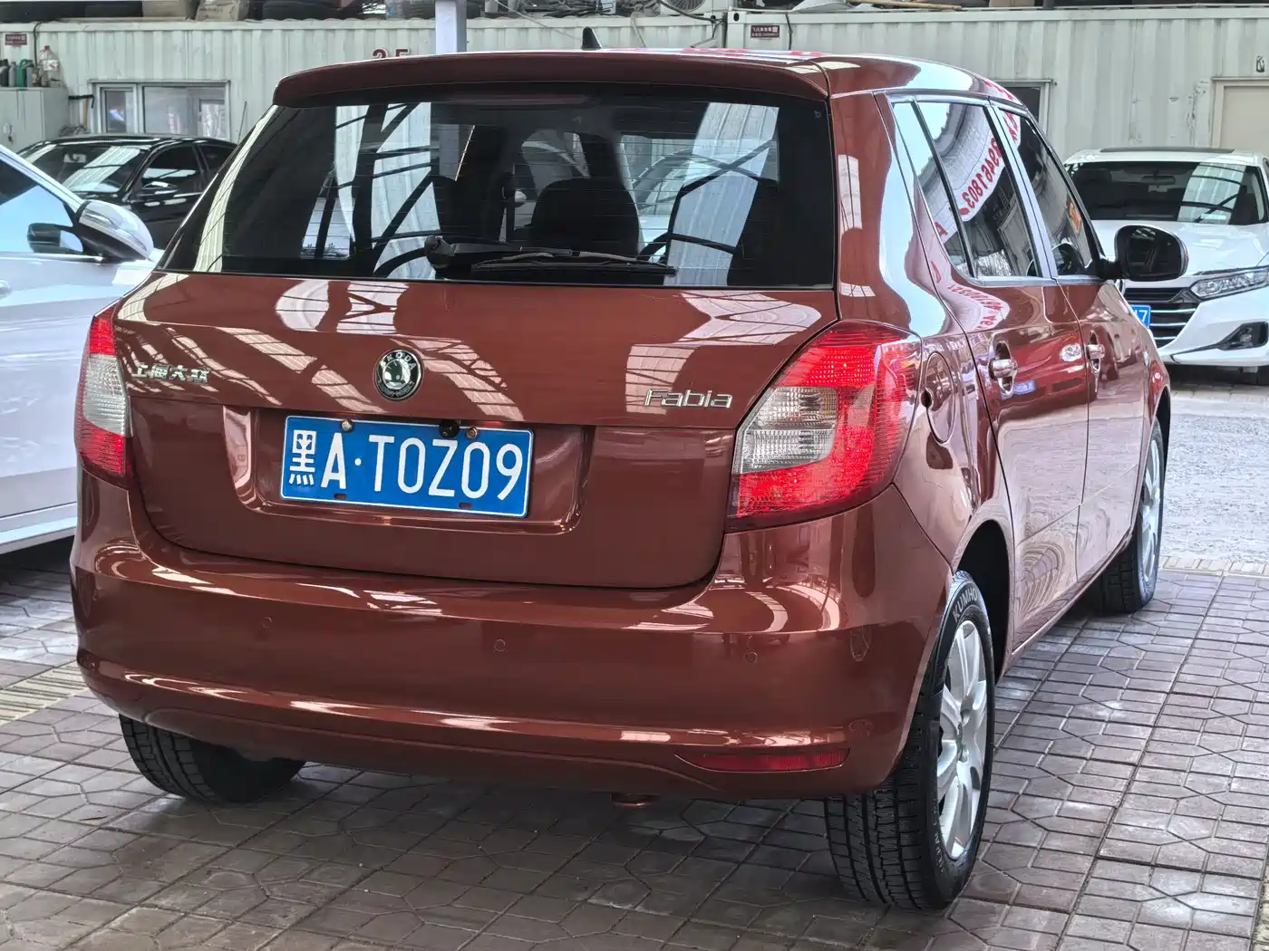 Škoda Fabia 2012 1.4L Automatic Crystal Spirit Edition фото 4