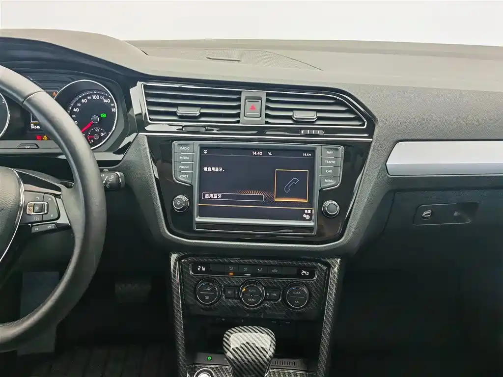 Volkswagen Tiguan L 2017 330TSI Automatic 2WD Comfort Edition фото 12