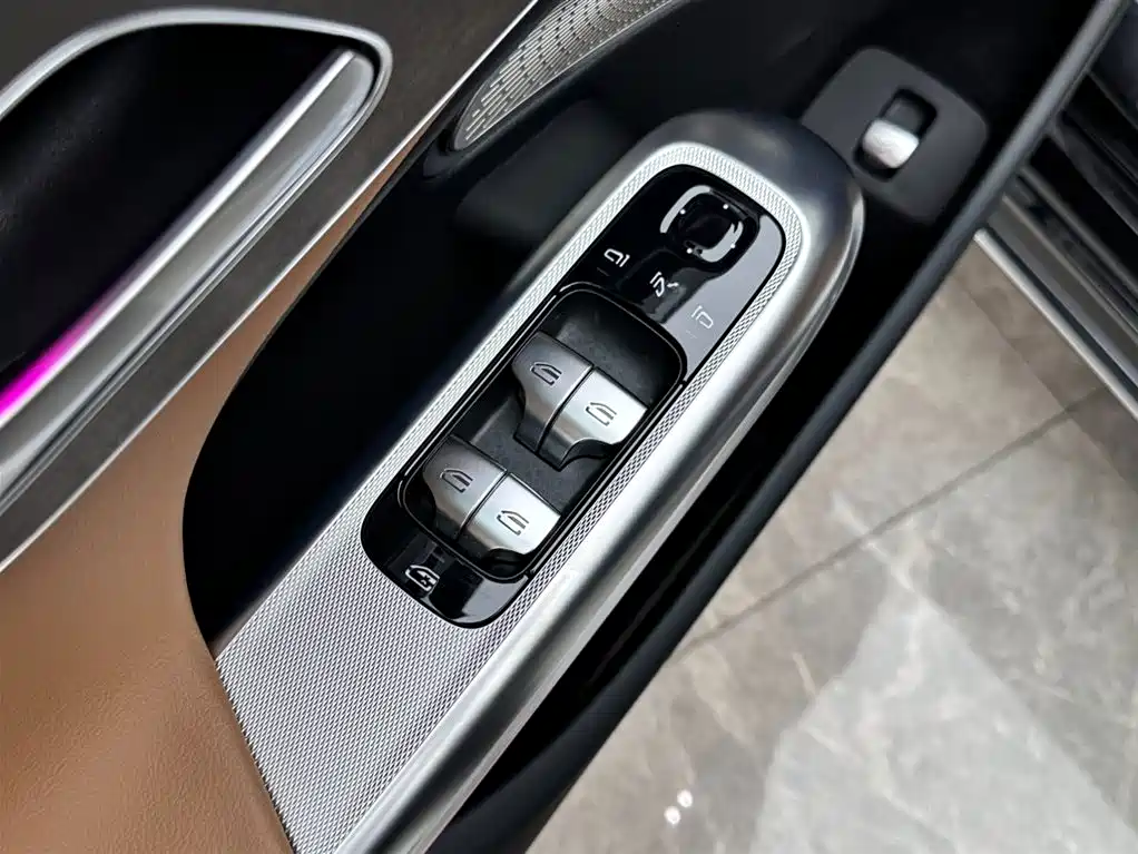 Mercedes-Benz E-Class 2025 E 300 L Luxury фото 16