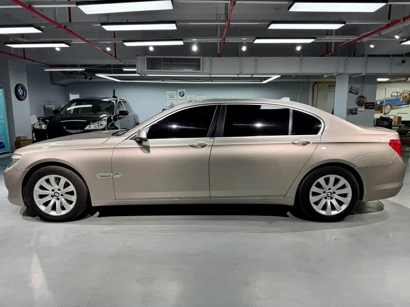 BMW 7 Series 2009 740Li Premium фото 4