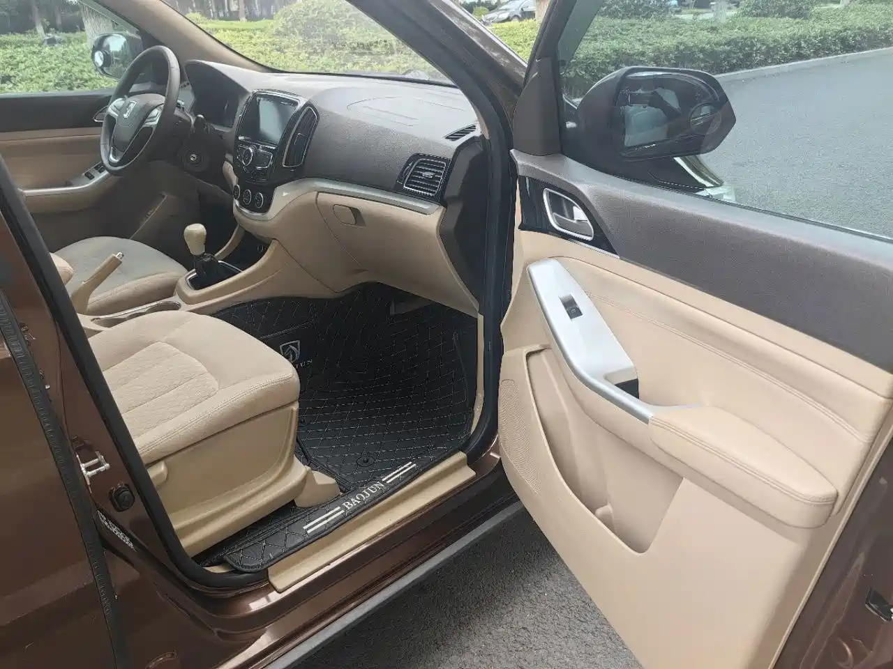 Baojun 730 2015 2014 1.5L Manual Standard 7-seater