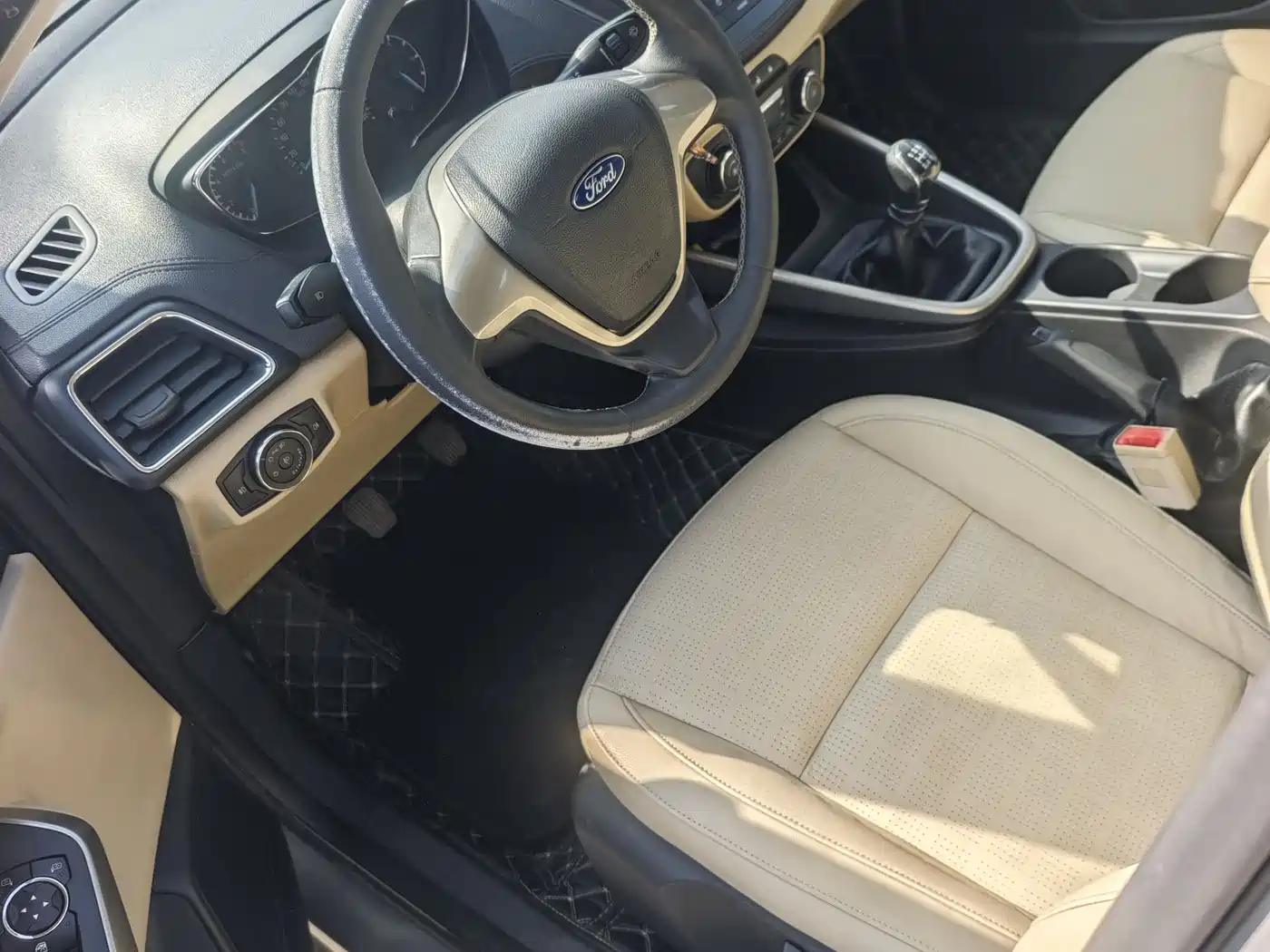 Ford Escort 2015 2015 1.5L Manual Fashion