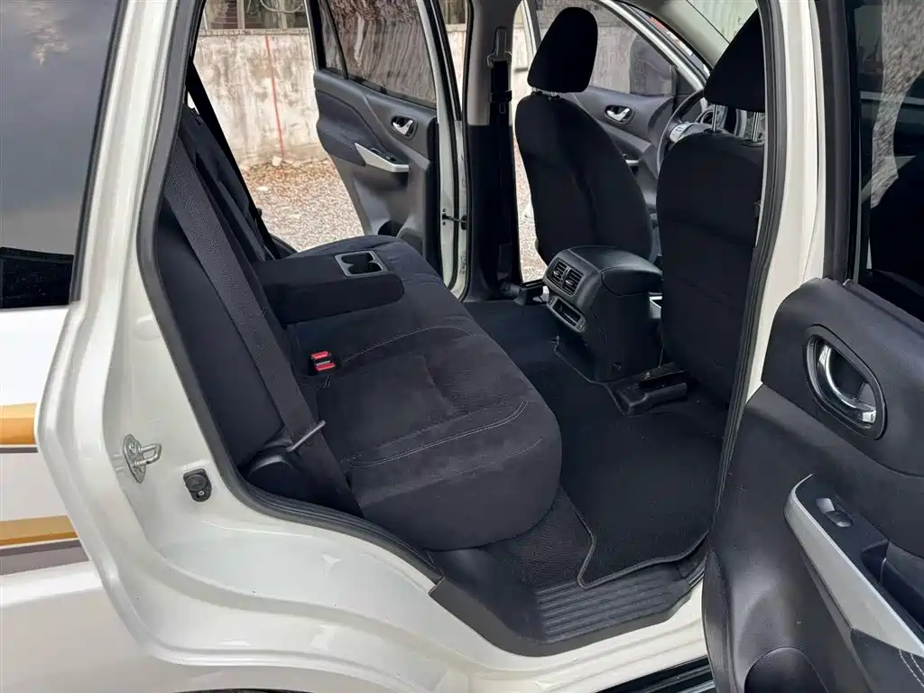 Nissan Terra 2020 2.5L XE Manual 2WD Elite Edition фото 18