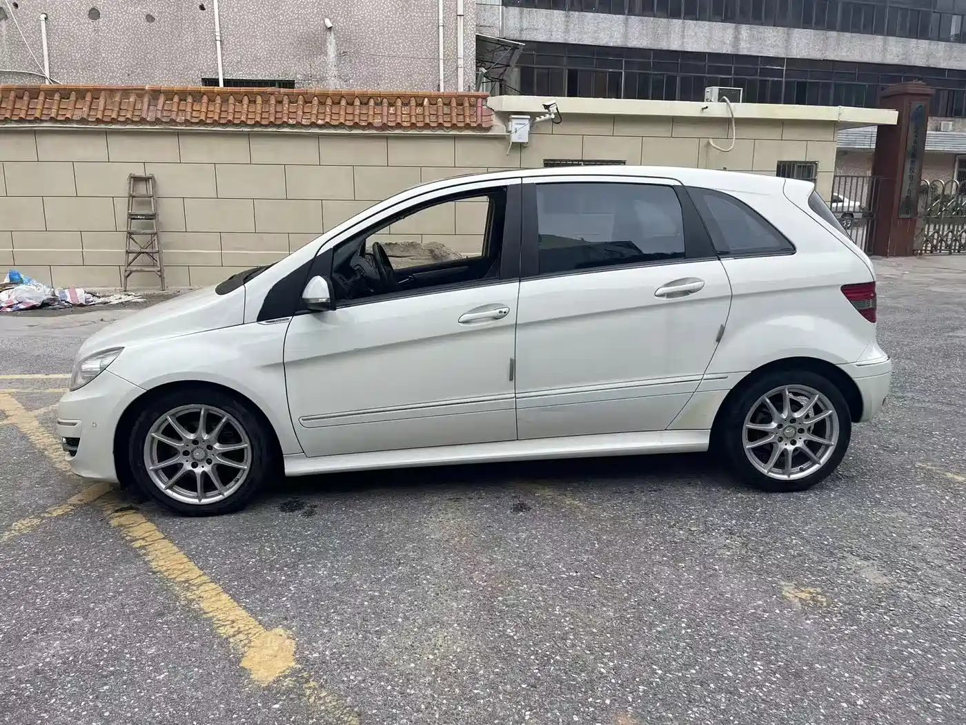 Mercedes-Benz B-Class 2010 2009 Model B 200 Sporty