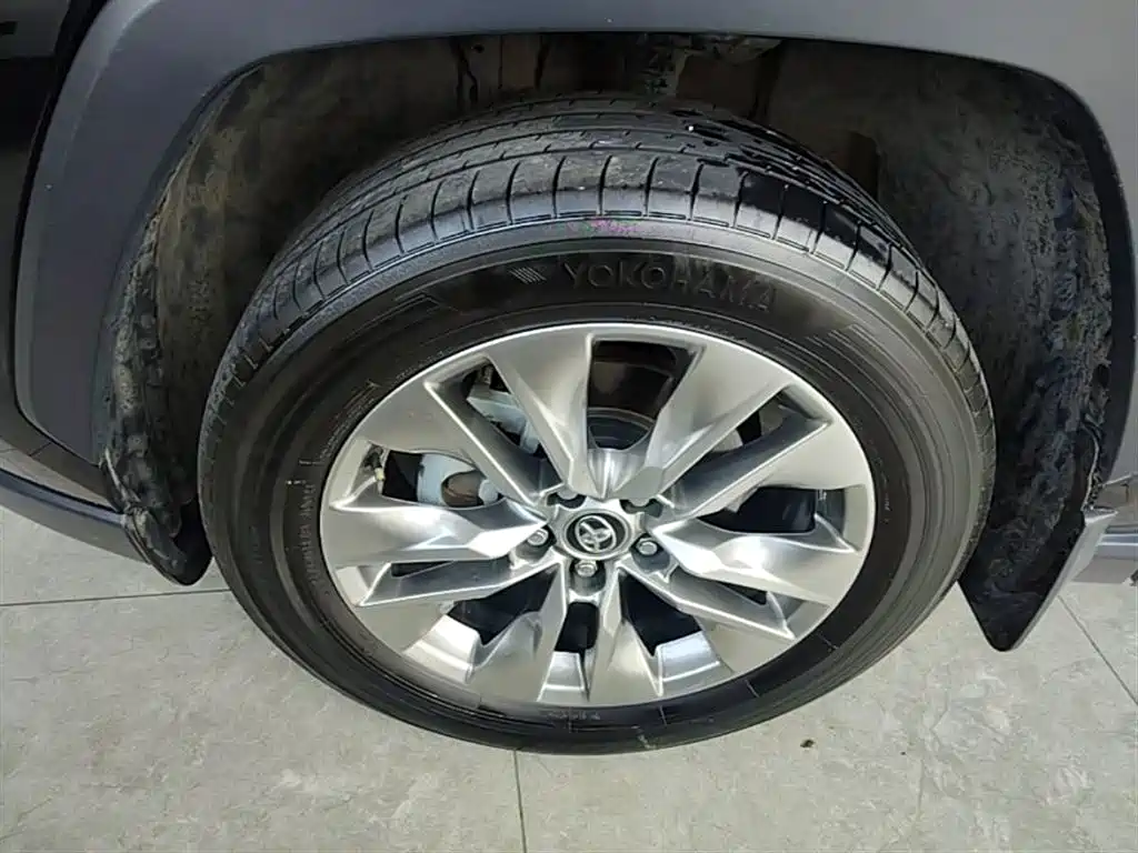 Toyota Wildlander 2023 2.0L CVT FWD LE фото 23