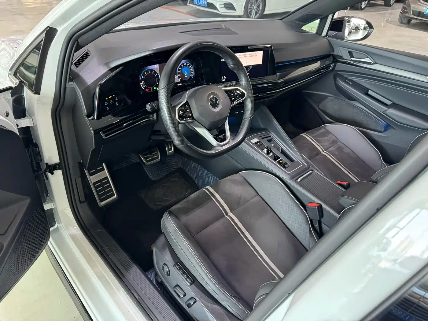 Volkswagen Golf 2021 280TSI DSG R-Line фото 7