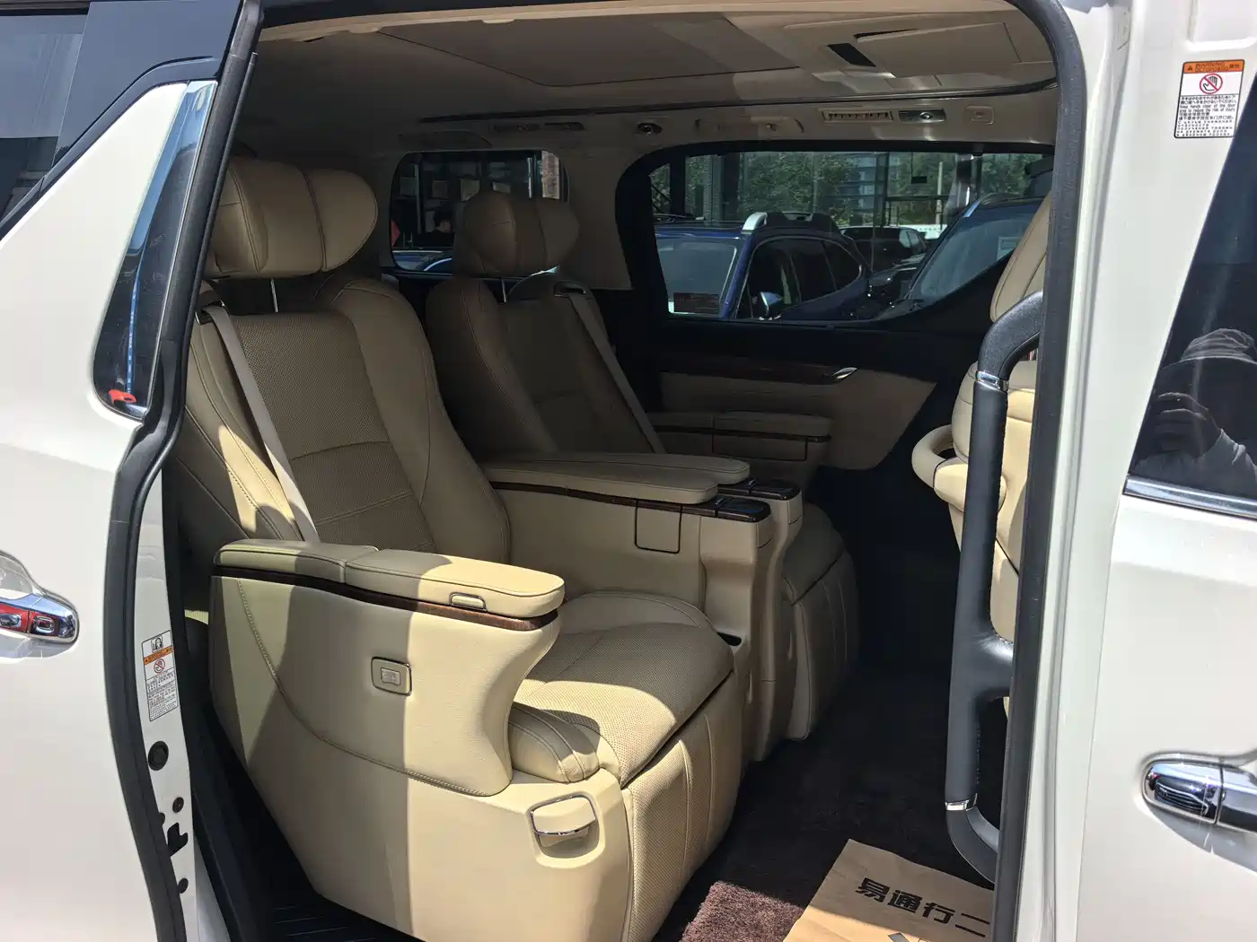 Toyota Alphard 2018 3.5L Premium фото 8