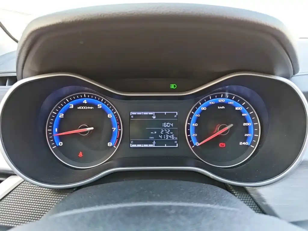 Фото 12 - Geely Vision