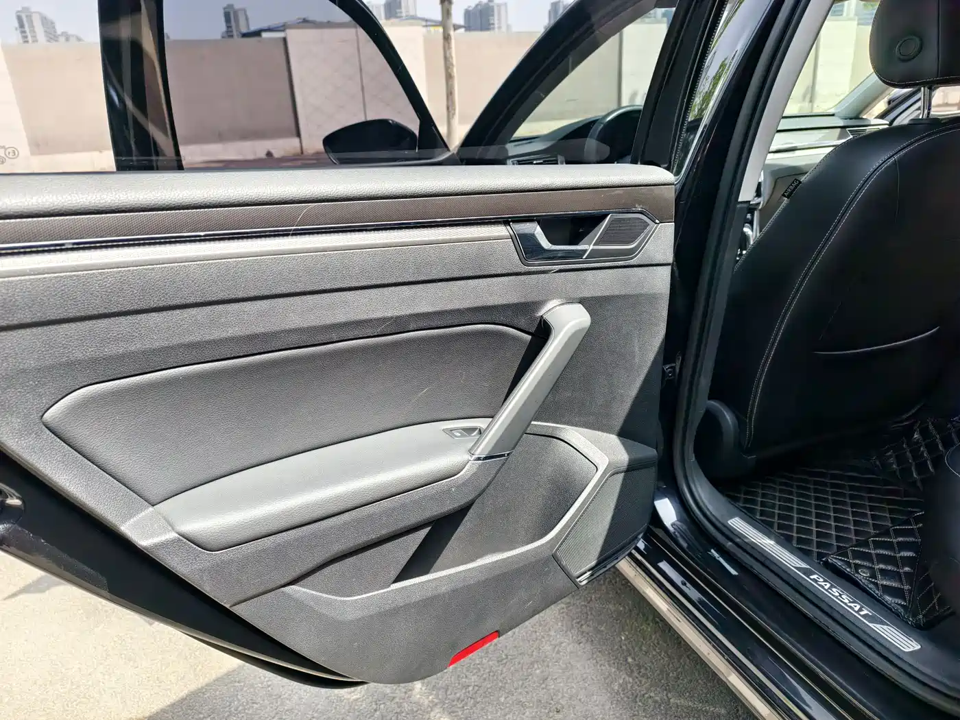 Volkswagen Passat 2016 330TSI DSG Executive Edition фото 12