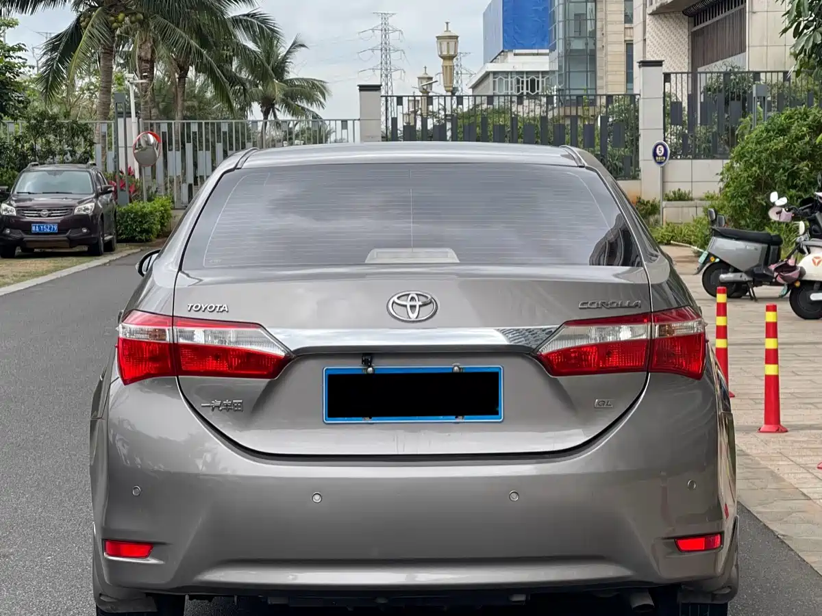 Toyota Corolla 2014 1.6L CVT GL-i фото 8