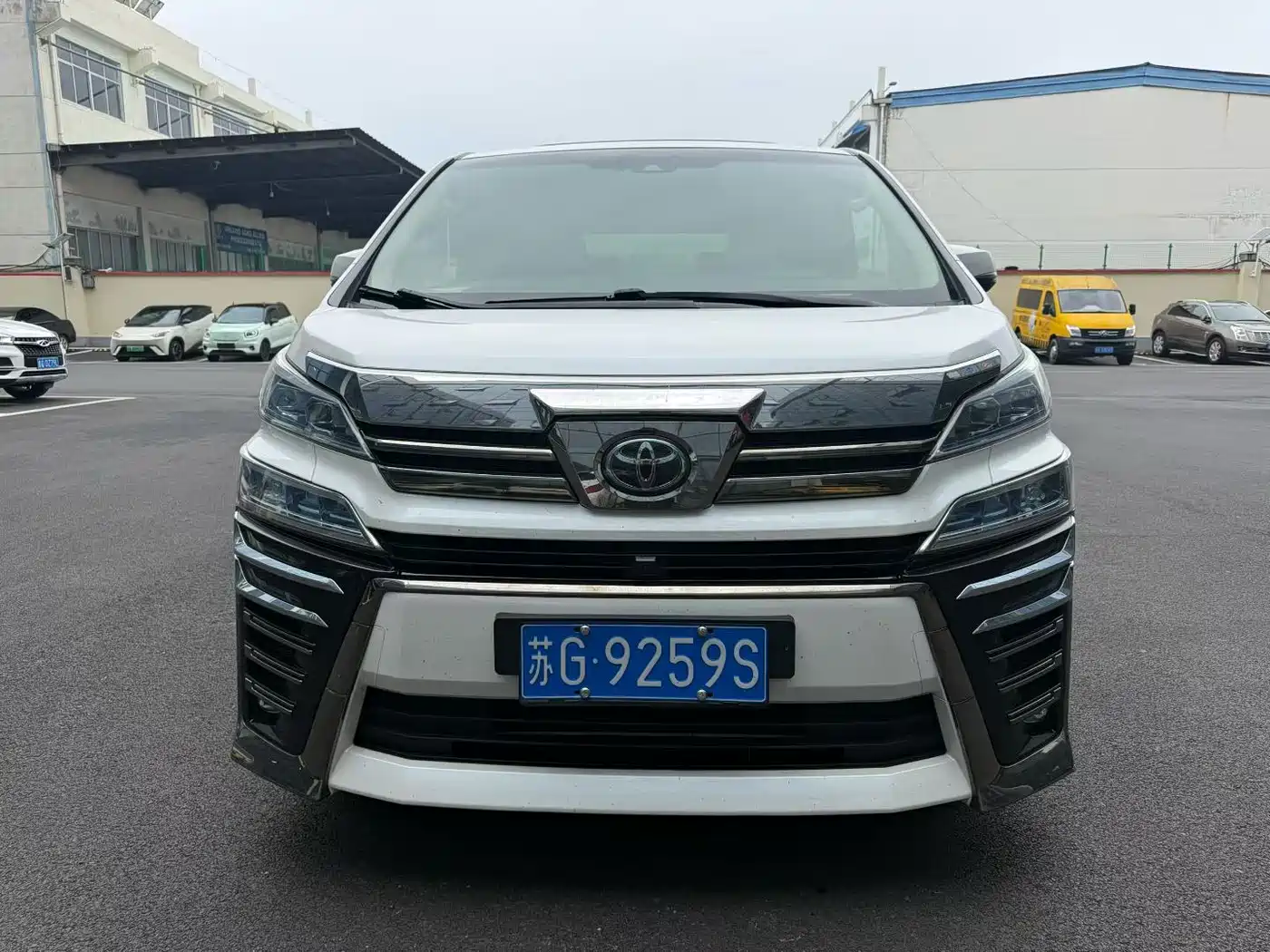 Toyota Vellfire 2019 Hybrid 2.5L HV Premium Edition фото 2