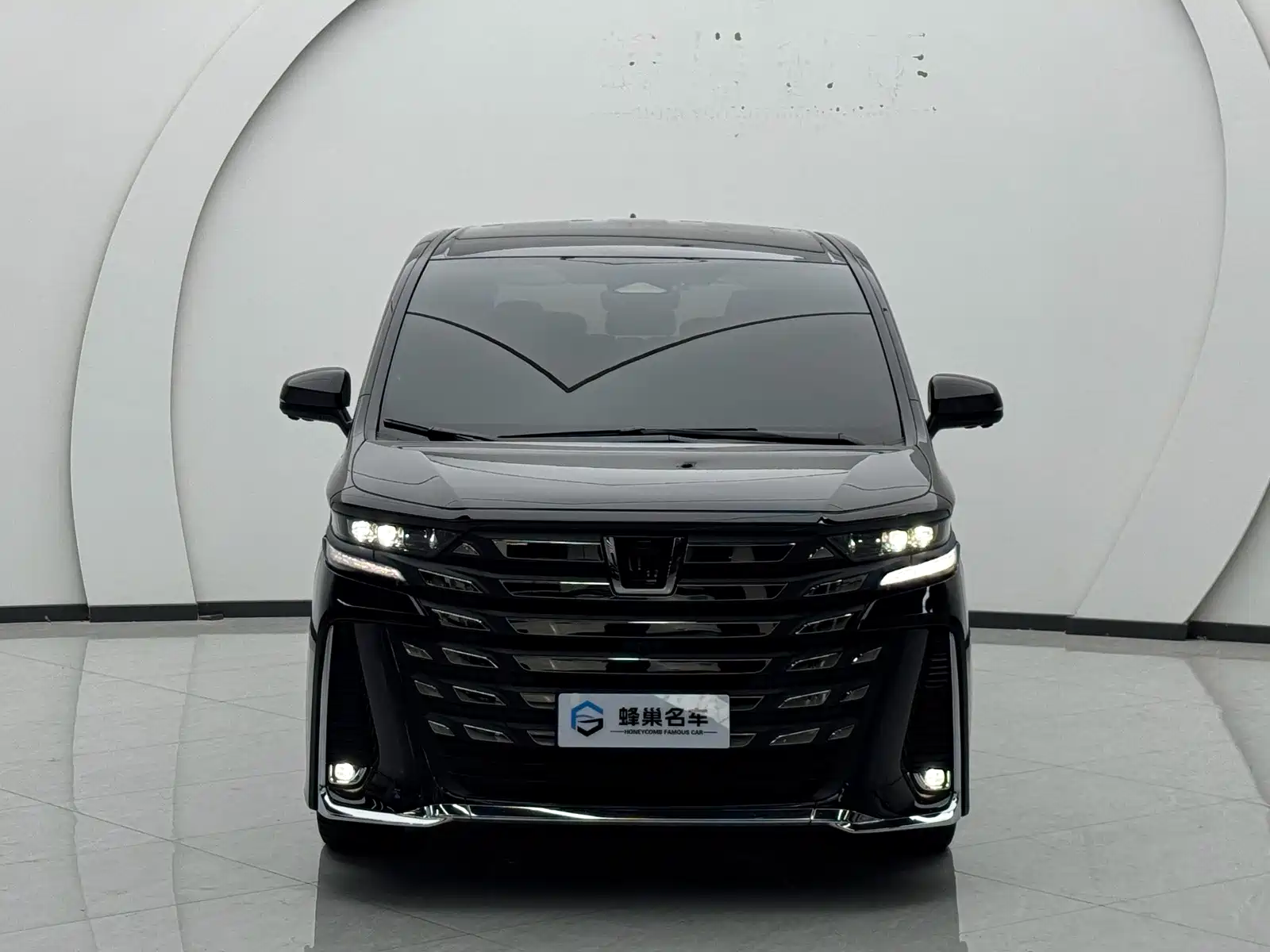 Photo 2 - Toyota Vellfire