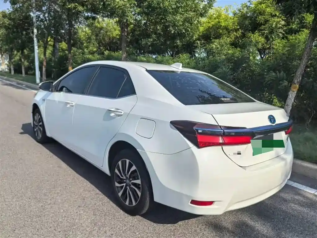 Toyota Corolla Twin Engine E+ 2020 1.8L E-CVT Comfort Edition фото 6