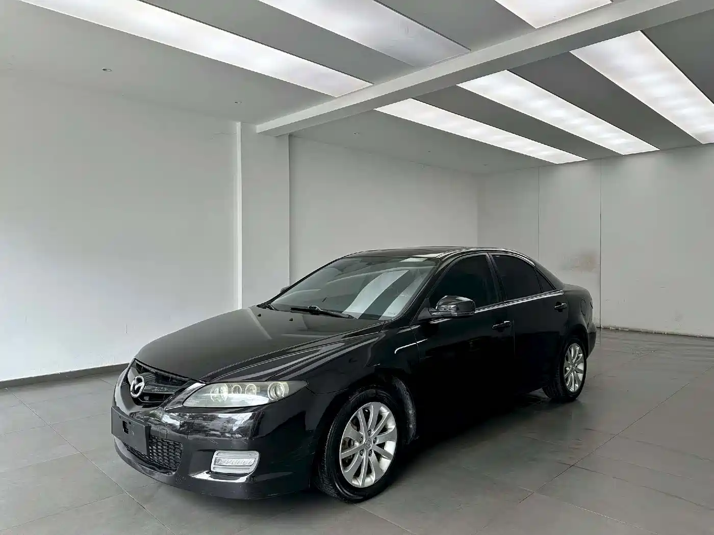 Фото 1 - Mazda 6