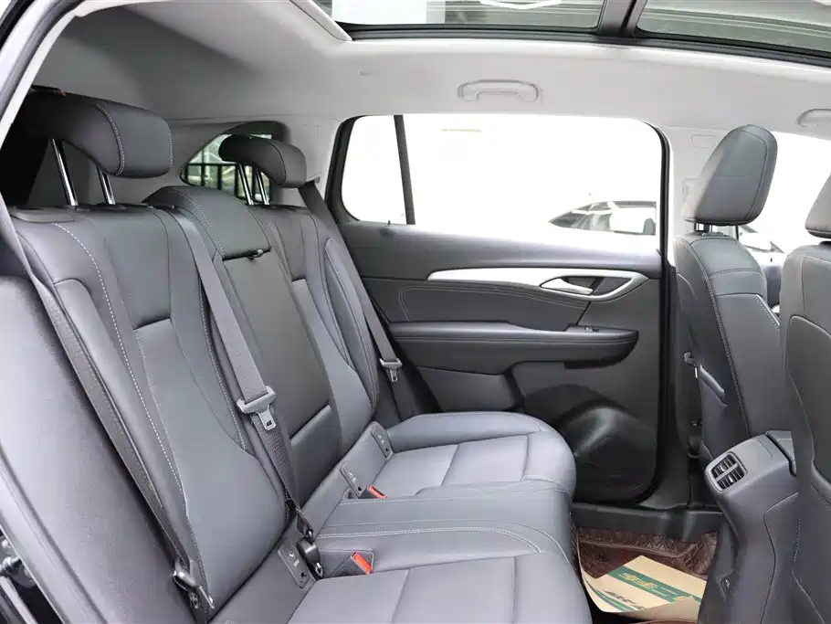Buick Envision Plus 2025 Enclave Plus 28T 2WD Platinum Edition фото 18