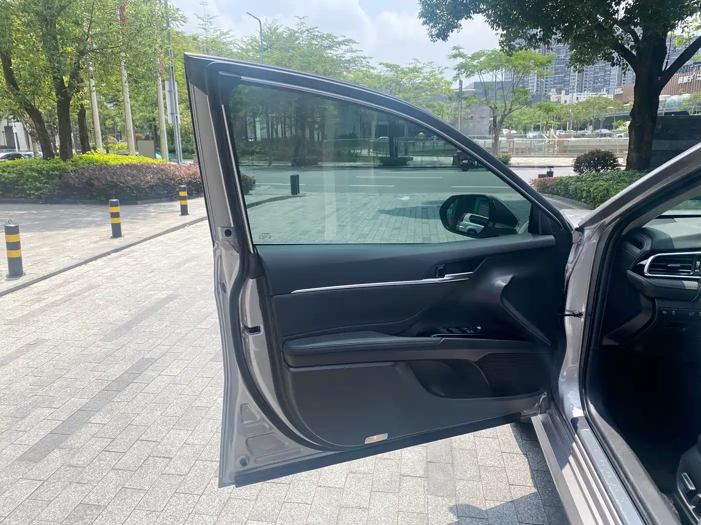 Toyota Camry 2021 Hybrid 2.5HG Luxury Edition фото 11