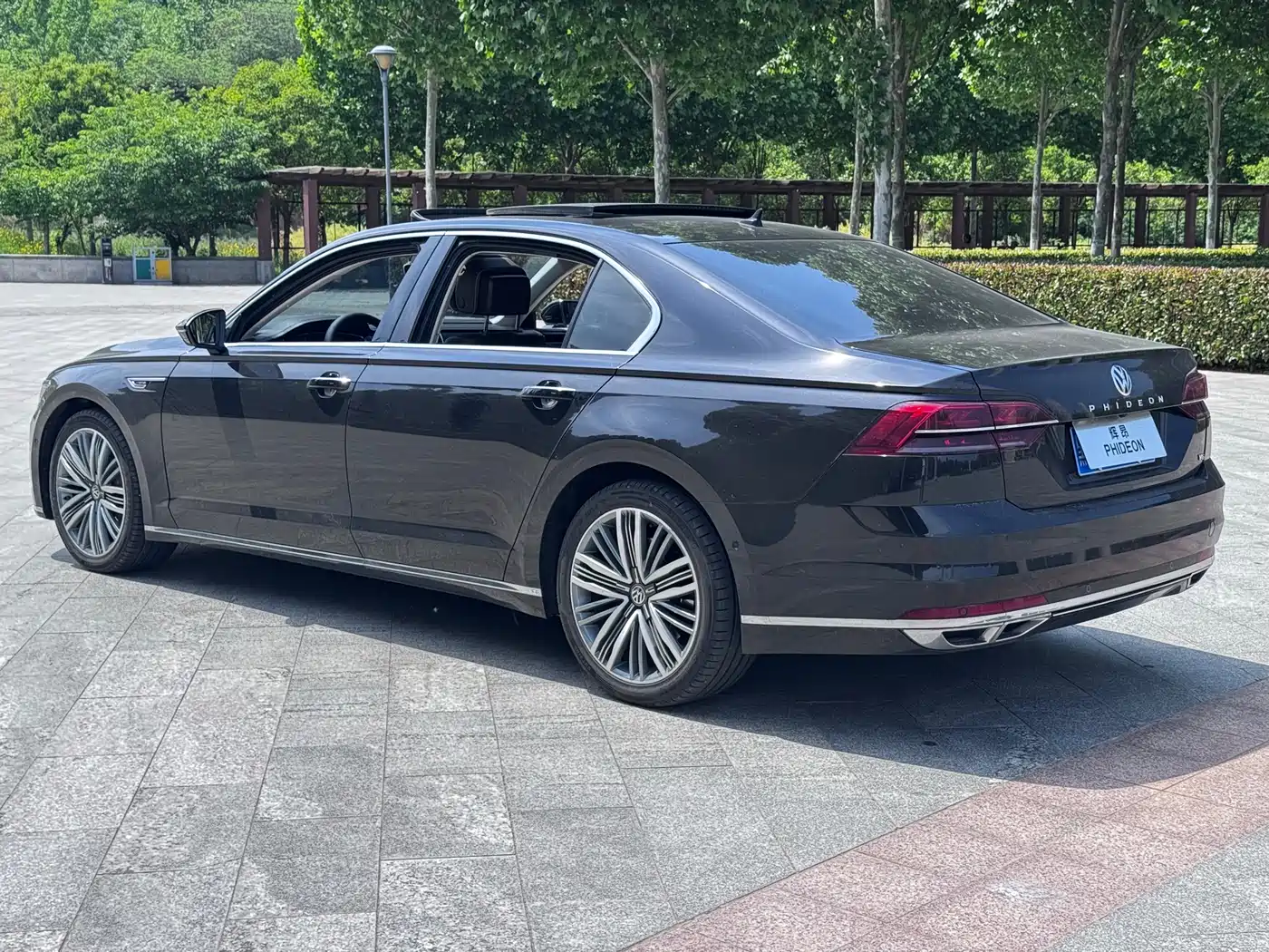 Volkswagen Phideon 2016 Model 480 V6 AWD Executive Flagship фото 4