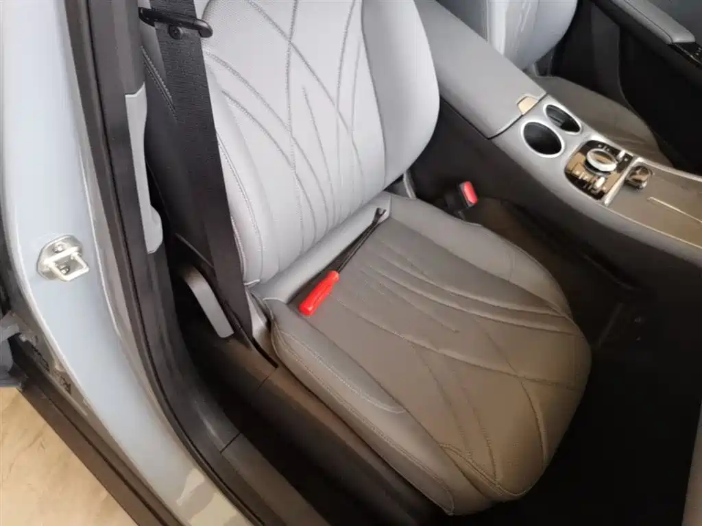 Geely Galaxy Galaxy L6 2025 EM-i 60km Voyage Edition фото 25