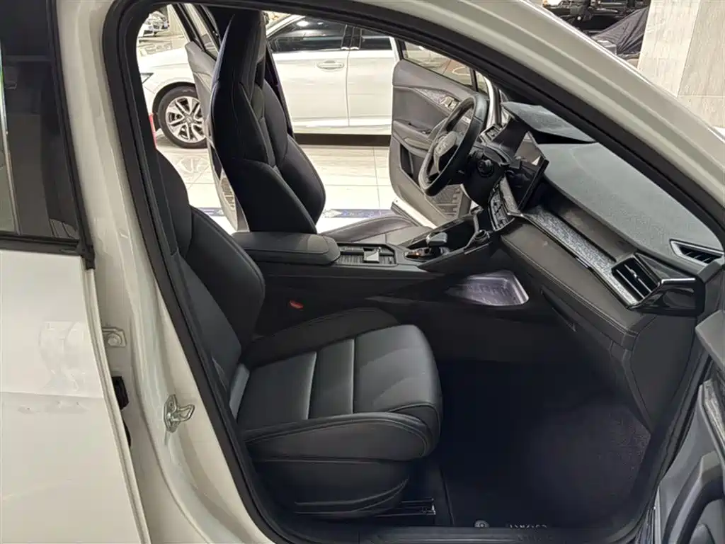 Lynk & Co 06 2023 Remix 1.5T Power Pro фото 14