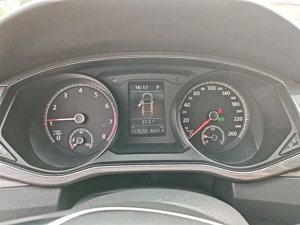 Volkswagen Passat 2016 280TSI DSG Honor Edition фото 12