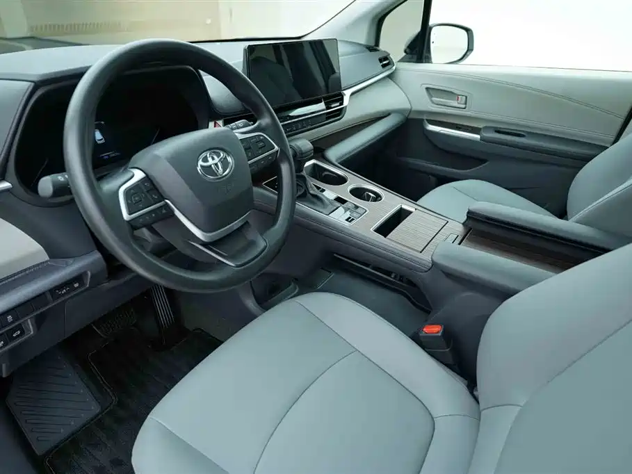 Toyota Granvia 2024 2.5L Hybrid Comfort фото 10