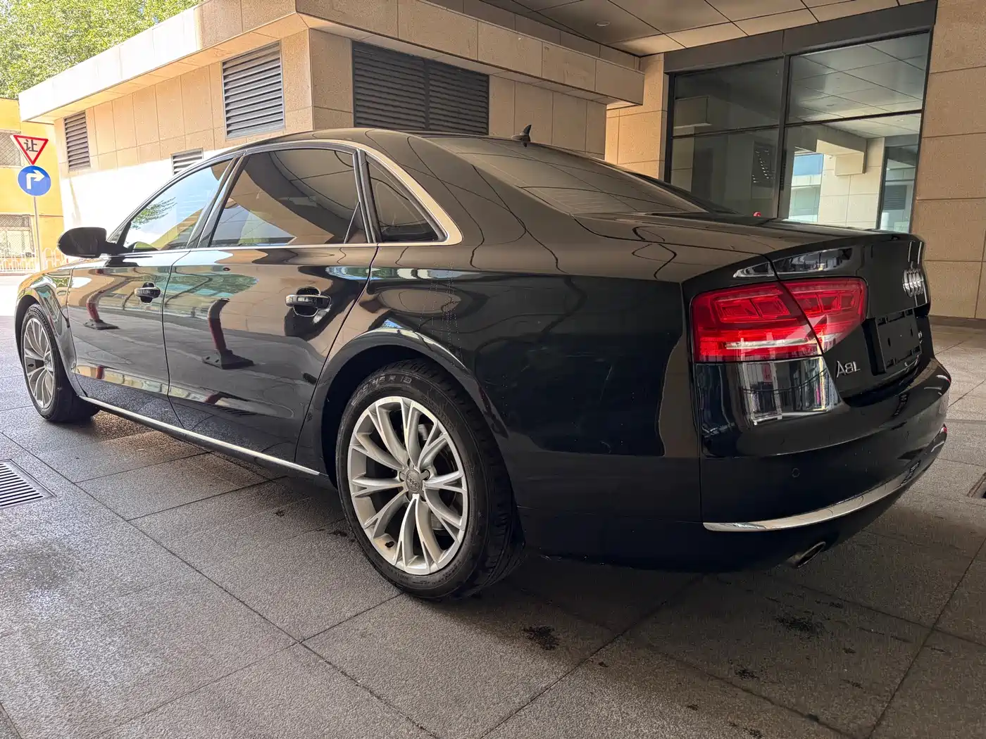 Audi A8 2011 A8L 3.0 TFSI quattro Luxury (213kW) фото 6