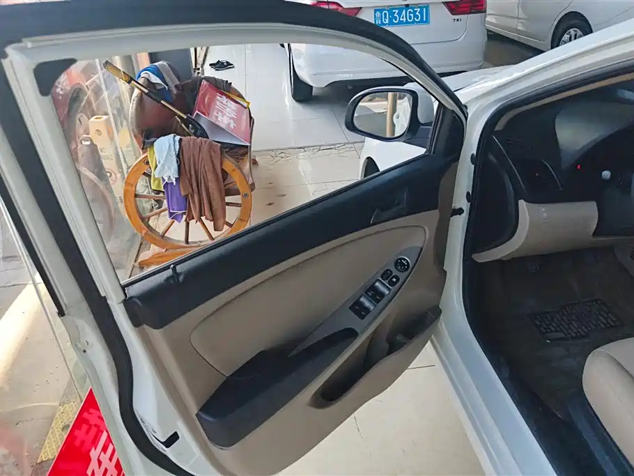 Hyundai Verna 2014 1.4L Manual Fashion GS фото 7