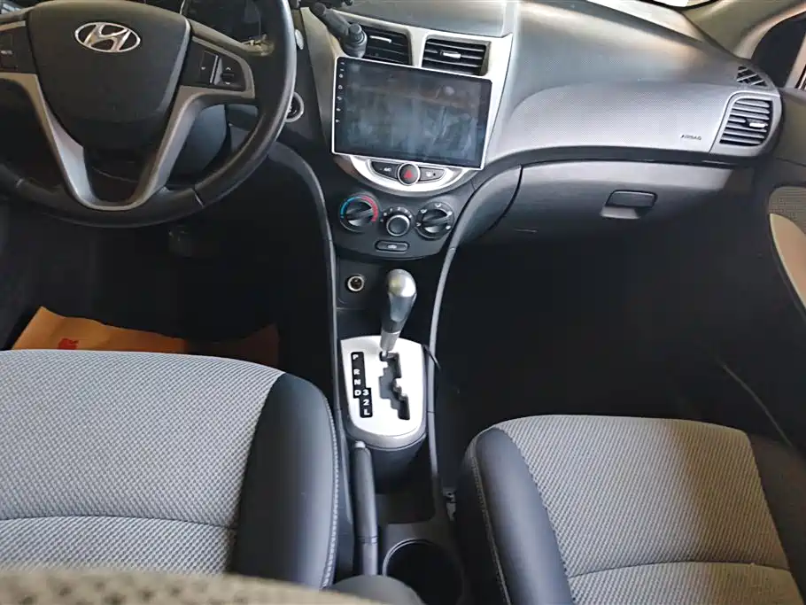 Hyundai Reina 2014 Model 1.6L Automatic TOP фото 16