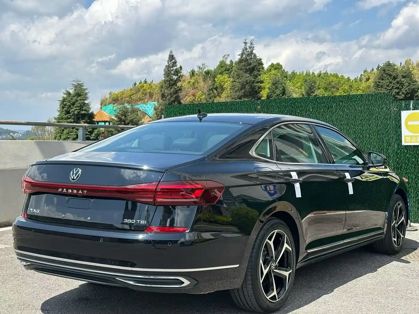 Volkswagen Passat 2024 380TSI Starlight Luxury Edition фото 8