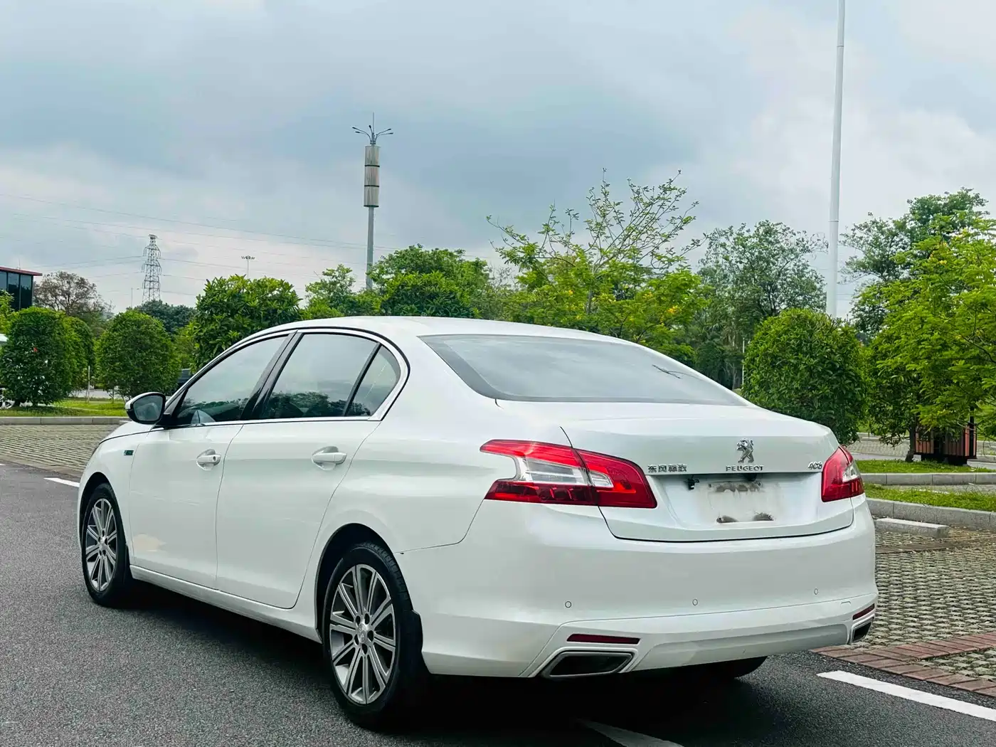 Peugeot 408 2016 1.6T Automatic Luxury Edition фото 7